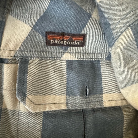 Patagonia Blue and White Checkered Men's Shirt - Picture 3 of 3